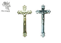 Ασημένιο πλαστικό Crucifix φέρετρων έθαψε διακοσμητικά 44,8 × μέγεθος 20,8 εκατ. για το καπάκι κασετινών